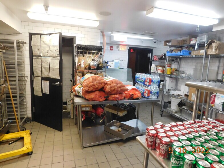 More Photos Of 542 Crescent Blvd, Glen Ellyn Restaurant For Sale