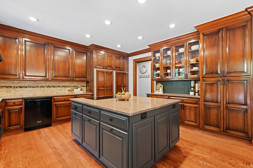 More Photos Of 5455 Plantation Rd, Sunbury Lodge Meeting Hall For Sale