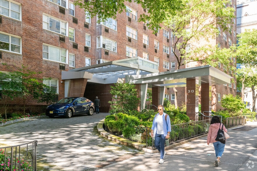 Primary Photo Of 30 W 60th St, New York Apartments For Lease