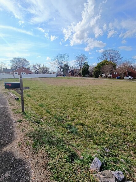 More Photos Of 652 S Broadway St, Forest City Medical For Sale