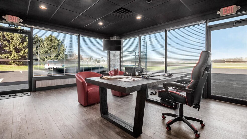 More Photos Of 300 Heath Rd, Heath Airplane Hangar For Sale