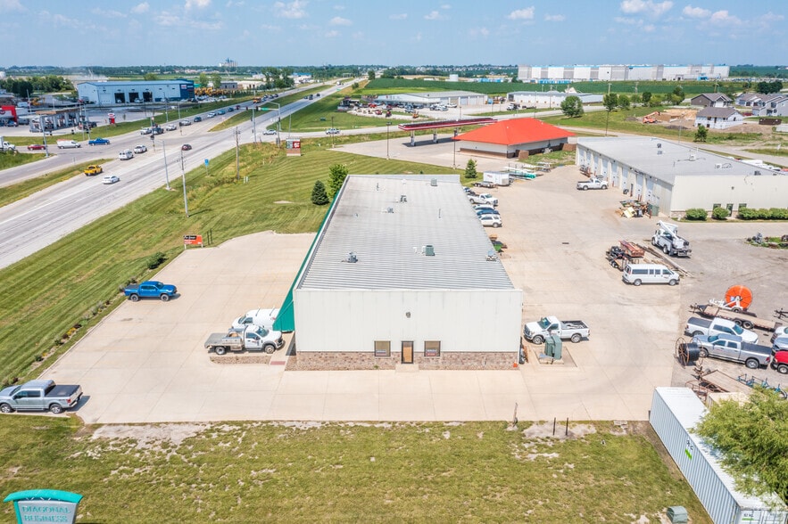 More Photos Of 3401 Henry St SW, Bondurant Flex For Lease