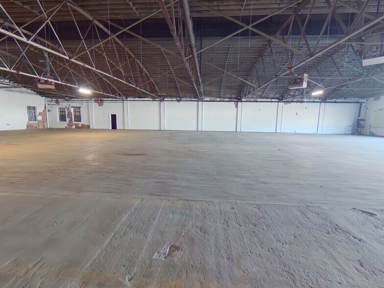 More Photos Of 106 E Market St, Lebanon Warehouse For Sale