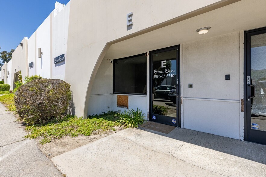 More Photos Of 12970 Branford St, Arleta Warehouse For Lease