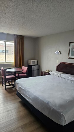 More Photos Of 5 Cavalry Dr, Wenona Hotel For Sale