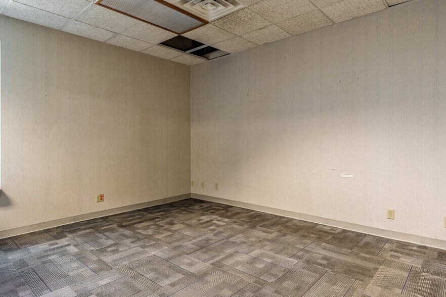 More Photos Of 6212 Material Ave, Loves Park Warehouse For Sale