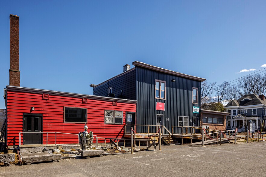 More Photos Of 78 Green St, Hudson Freestanding For Sale