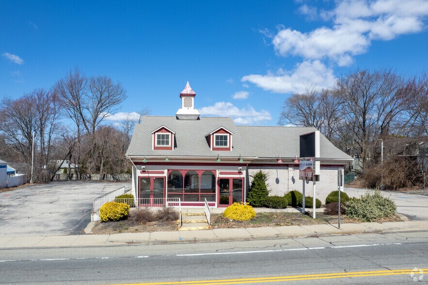 More Photos Of 1883 Mineral Spring Ave, North Providence Restaurant For Sale