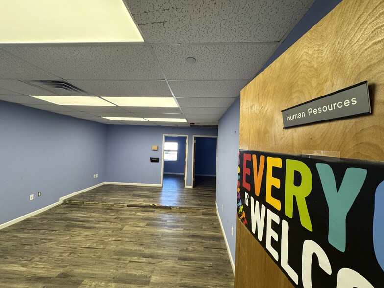 More Photos Of 217 River Ave, Patchogue Warehouse For Lease