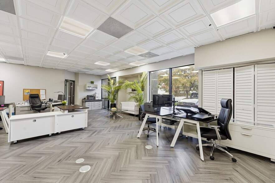 More Photos Of 520 NW 165th St, North Miami Beach Office For Sale
