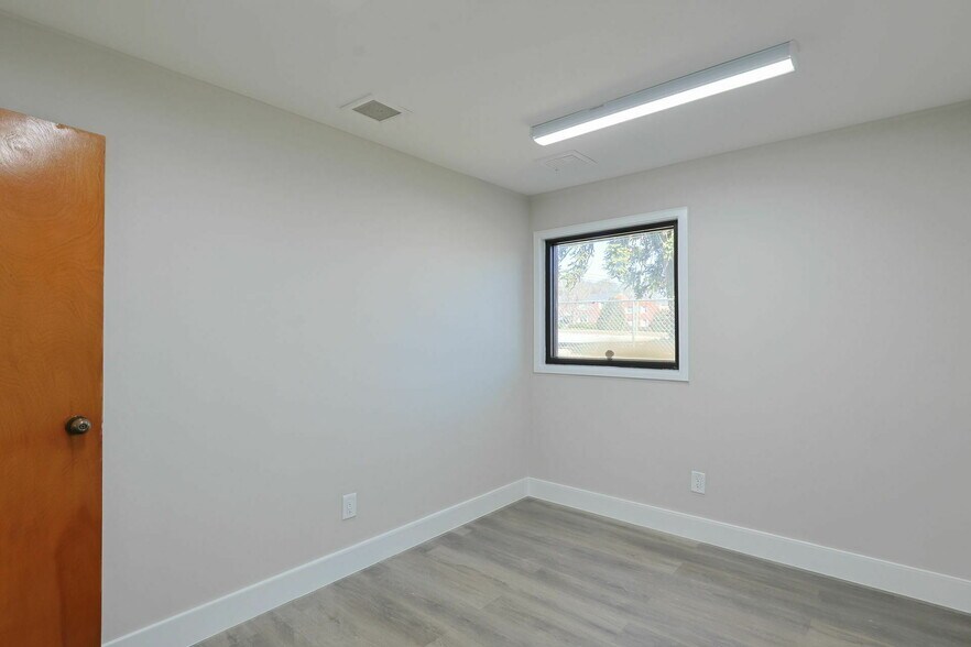 More Photos Of 1906 Warm Springs Rd, Columbus Medical For Sale