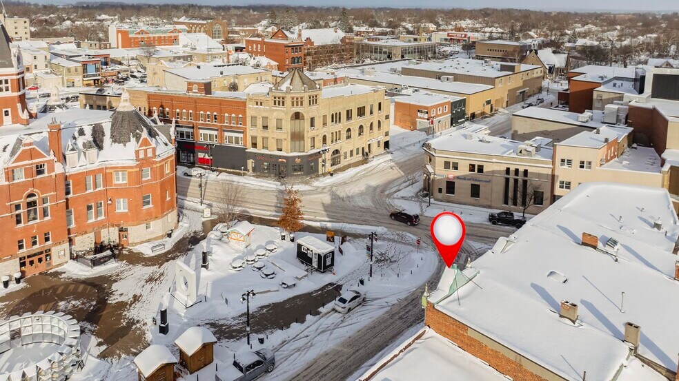More Photos Of 21 Market Pl, Stratford Storefront Retail Residential For Sale