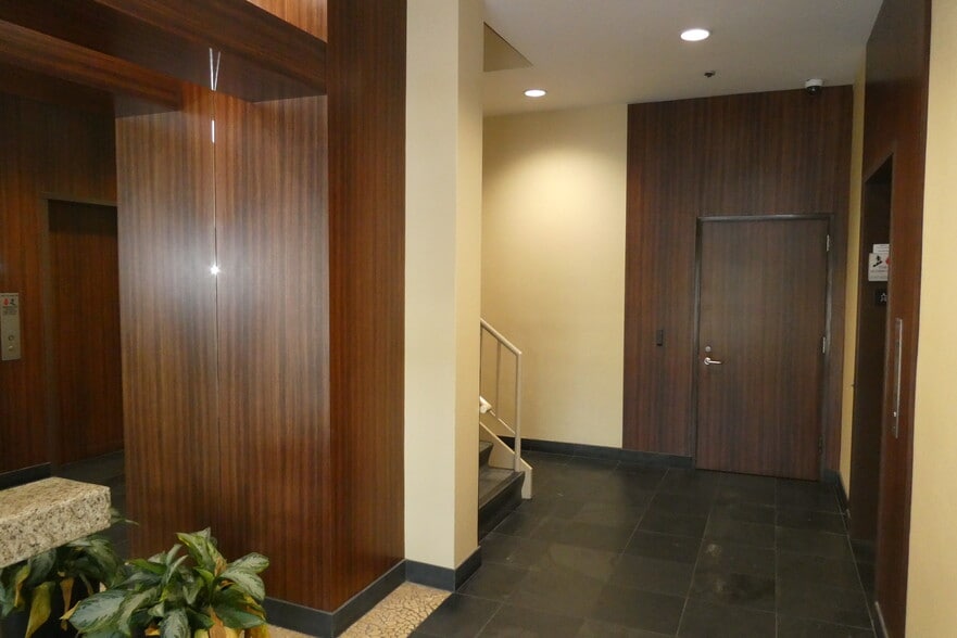More Photos Of 6100-6120 San Fernando Rd, Glendale Office For Sale