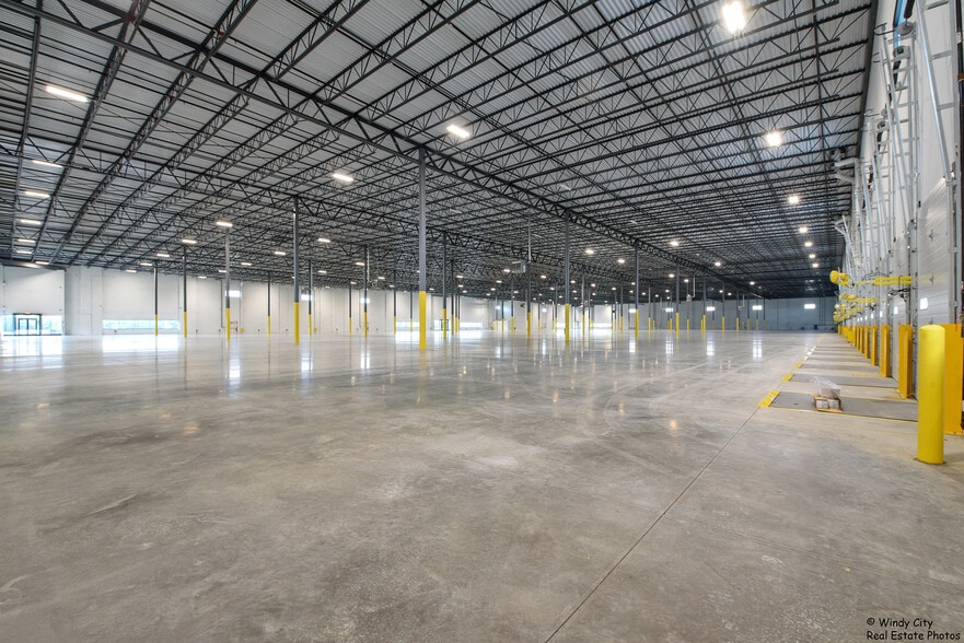 More Photos Of SEC Kenyon Road and IL RT. 25, Bartlett Distribution For Lease