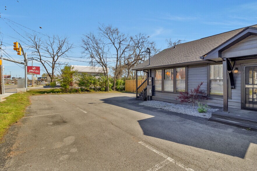 More Photos Of 131 Donelson Pike, Nashville Loft Creative Space For Sale