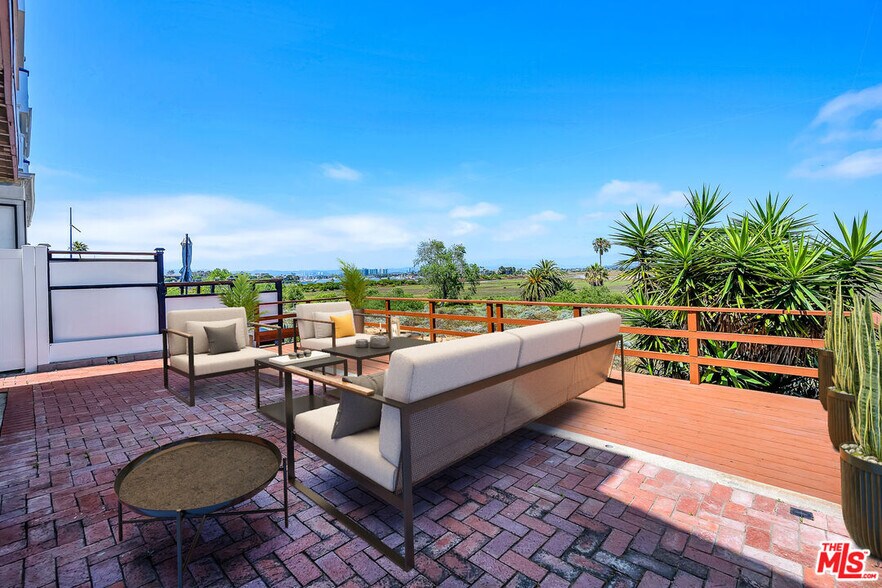 More Photos Of 6515 Vista del Mar, Playa Del Rey Apartments For Sale