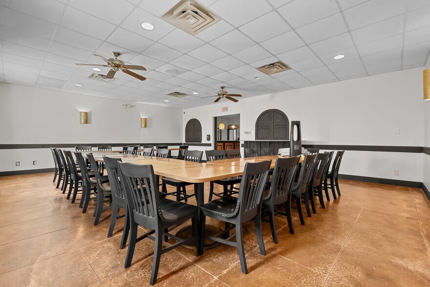 More Photos Of 983 N Highway 123 Byp, Seguin Restaurant For Sale