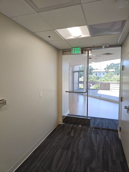More Photos Of 70 Garden Ct, Monterey Medical For Lease