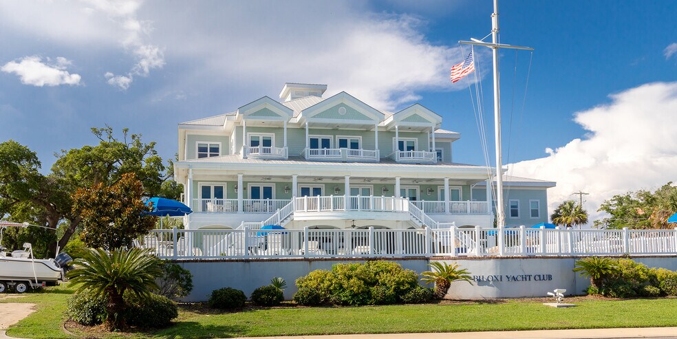 More Photos Of 408 Beach Blvd, Biloxi Freestanding For Sale