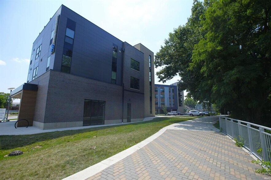 More Photos Of 400 W Washington St, Muncie Apartments For Lease