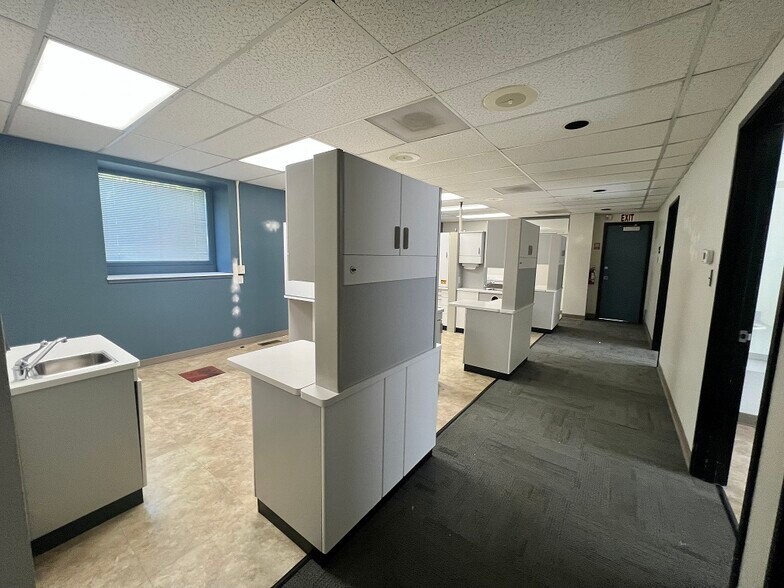 More Photos Of 940-948 NE 102nd Ave, Portland Medical For Sale