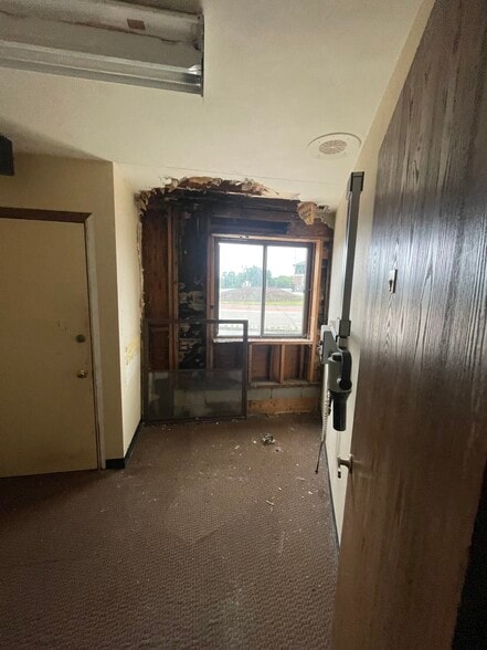 More Photos Of 58 Racine St, Menasha Office For Sale