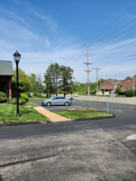 More Photos Of 101-279 Clarkson Executive Park, Ellisville Office For Lease