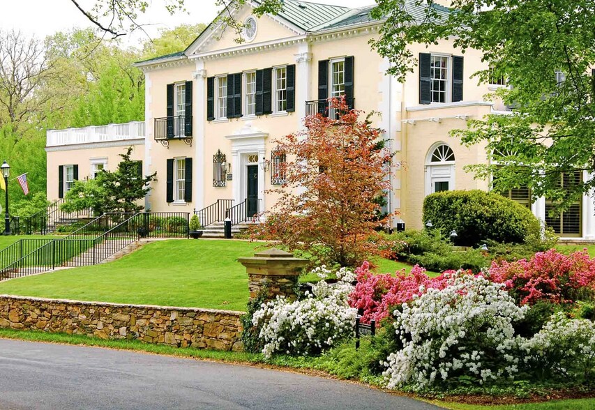 Primary Photo Of 6809 Airlie Rd, Warrenton Hotel For Sale