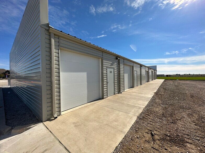 More Photos Of 15137 S County Line Rd, Justin Unknown For Lease