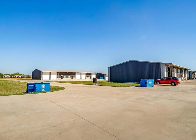 More Photos Of 9115 East Highway 67, Alvarado Showroom For Lease