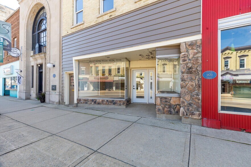 More Photos Of 315 E Main St, Waupun General Retail For Sale