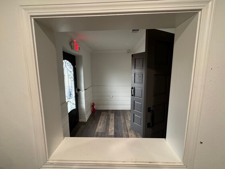 More Photos Of 12483 Dedeaux Rd, Gulfport Office For Sale