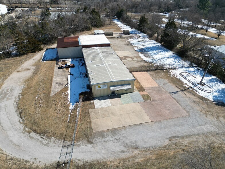 More Photos Of 400 E Jackson St, Broken Arrow Warehouse For Lease