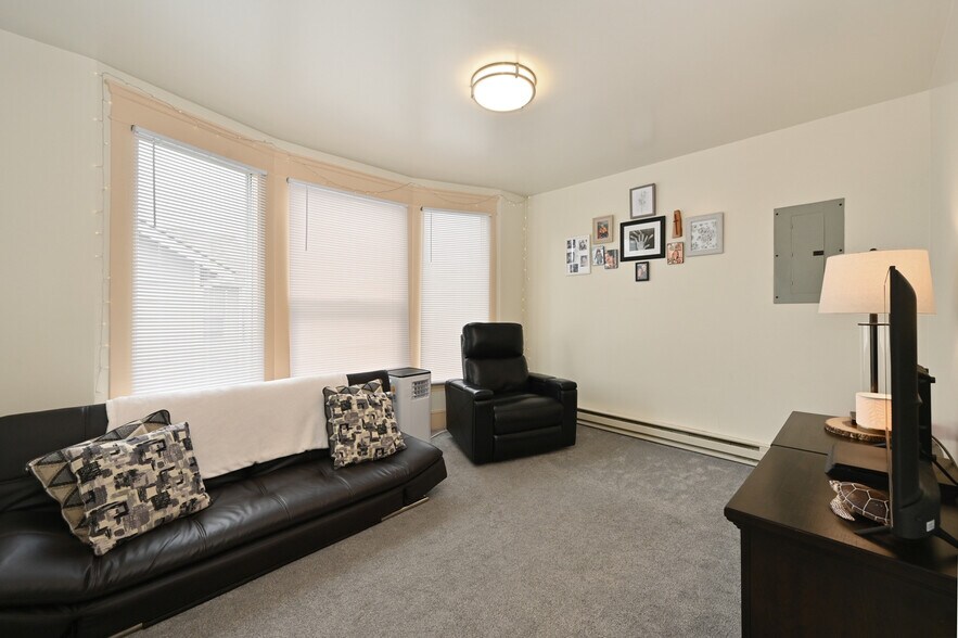 More Photos Of 3319 Oakes Ave, Everett Apartments For Sale