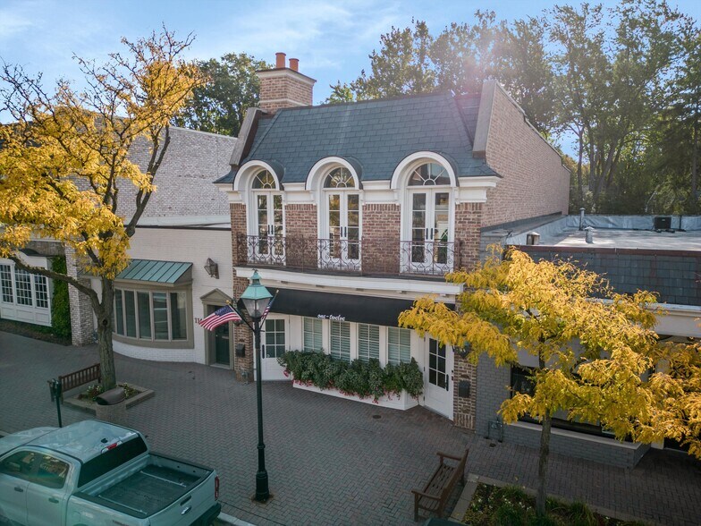 Primary Photo Of 112 Kercheval Ave, Grosse Pointe Office Residential For Lease