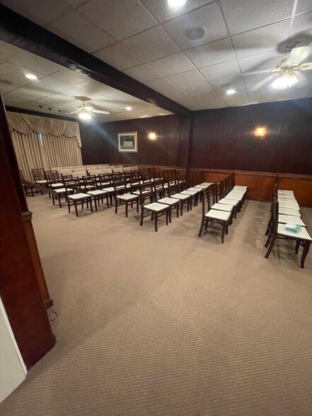 More Photos Of 3313 Brighton Rd, Pittsburgh Funeral Home For Sale