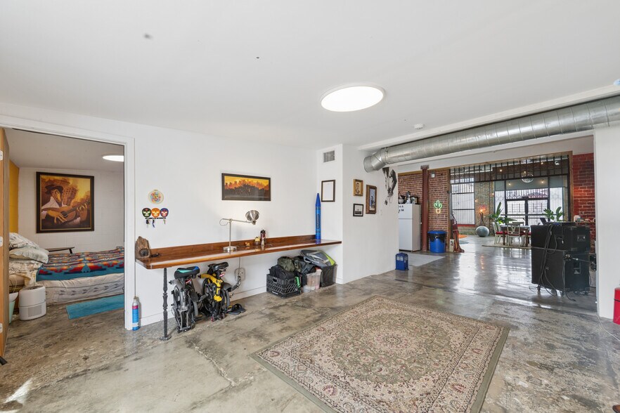 More Photos Of 6215 S San Pedro St, Los Angeles Mixed Retail For Sale