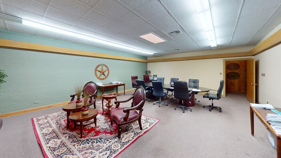 More Photos Of 110 N Main St, Henderson Office For Sale