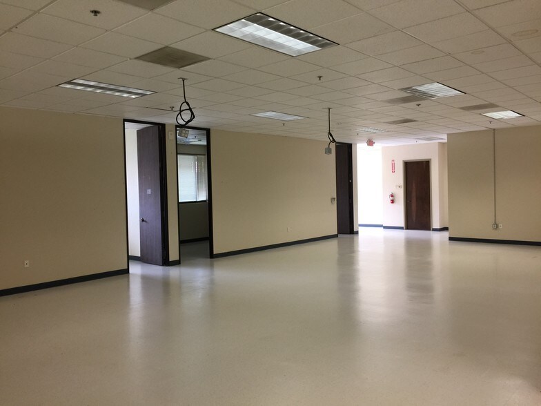 More Photos Of 1296 Lawrence Station Rd, Sunnyvale Office For Sale