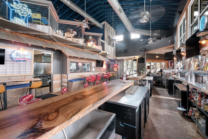 More Photos Of 13838 Jones Maltsberger Rd, San Antonio Restaurant For Sale