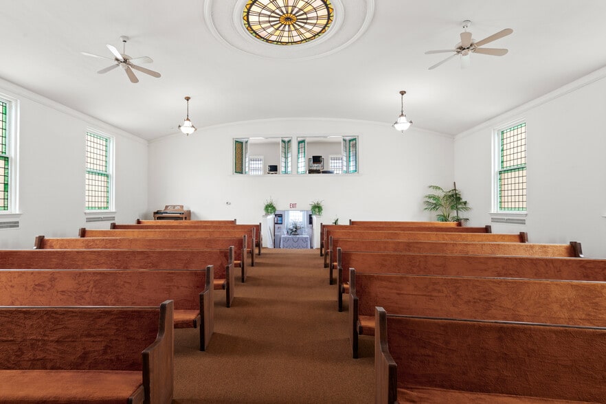 More Photos Of 71 S Washington St, Oxford Religious Facility For Sale
