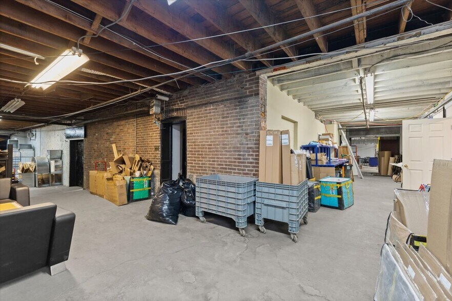 More Photos Of 181 S Whitfield St, Nazareth Office Residential For Sale