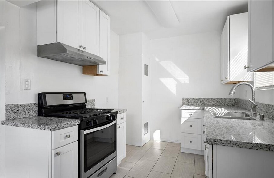 More Photos Of 198 W Elmwood Ave, Burbank Apartments For Sale
