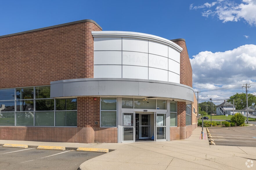 More Photos Of 645 Foxon Rd, East Haven Storefront For Sale