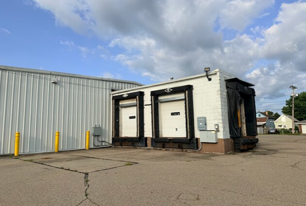 More Photos Of 1951 Logan Ave, Hamilton Warehouse For Sale
