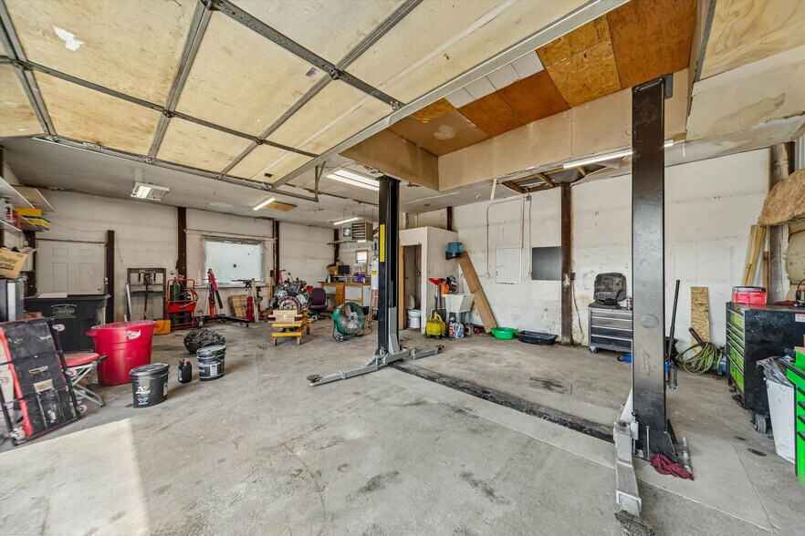 More Photos Of 1625 S Ankeny Blvd, Ankeny Auto Dealership For Sale