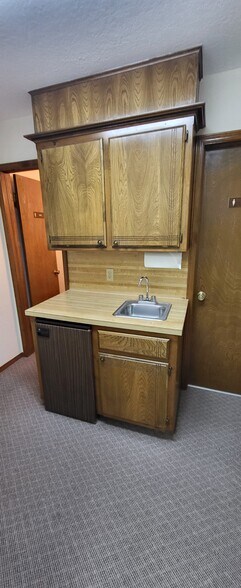 More Photos Of 813 E Darrow St, Shawnee Office For Lease