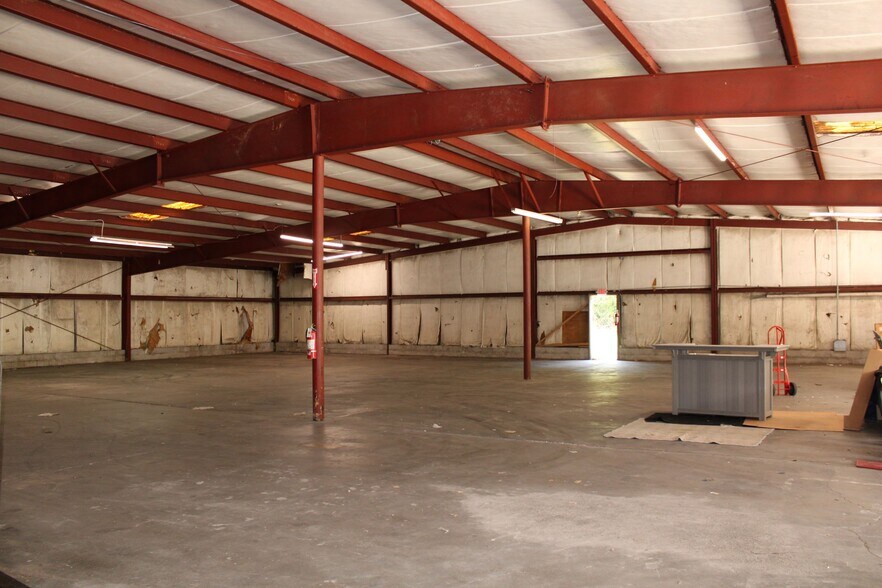 More Photos Of 10980 Enterprise Ave, Bonita Springs Warehouse For Lease