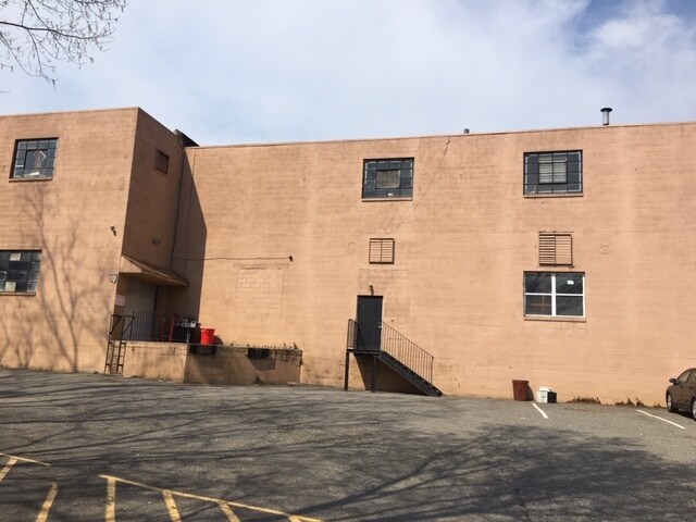 More Photos Of 10 Dell Glen Ave, Lodi Manufacturing For Lease