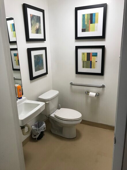 More Photos Of 2420 Concorde Dr, Fort Myers Warehouse For Lease